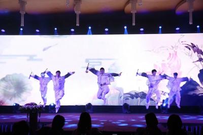 上海專業演藝演出節目表演，上海萬利文化演出團隊武術舞蹈雜技魔術電光舞激光雕刻人屏互動秀等等
